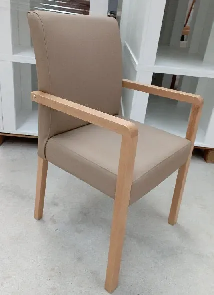 Gericare Cadeira Geriatriestuhl Buche Vinyl gepolstert