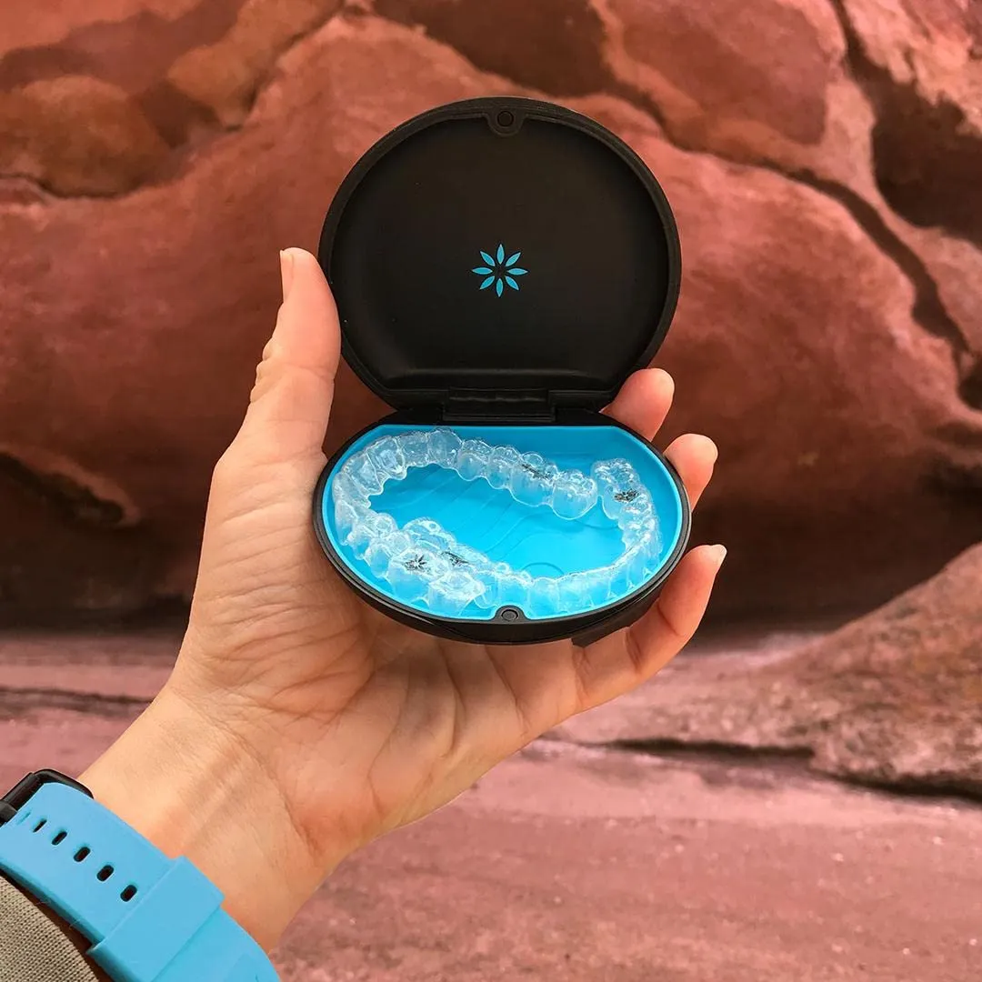 Invisalign Alignerbox für Aligner und Retainer schlank
