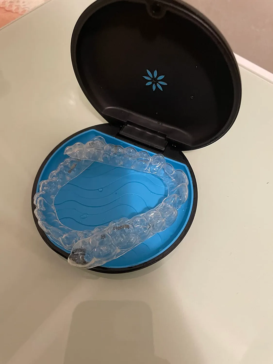 Invisalign Alignerbox für Aligner und Retainer schlank